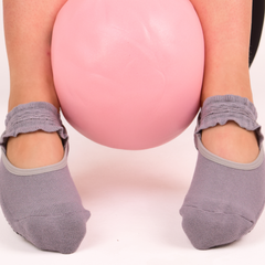 LIGN Grey Ballet Ruffle Grip Socks