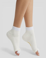 The After Party Foot Relief Socks - Coconut Creme