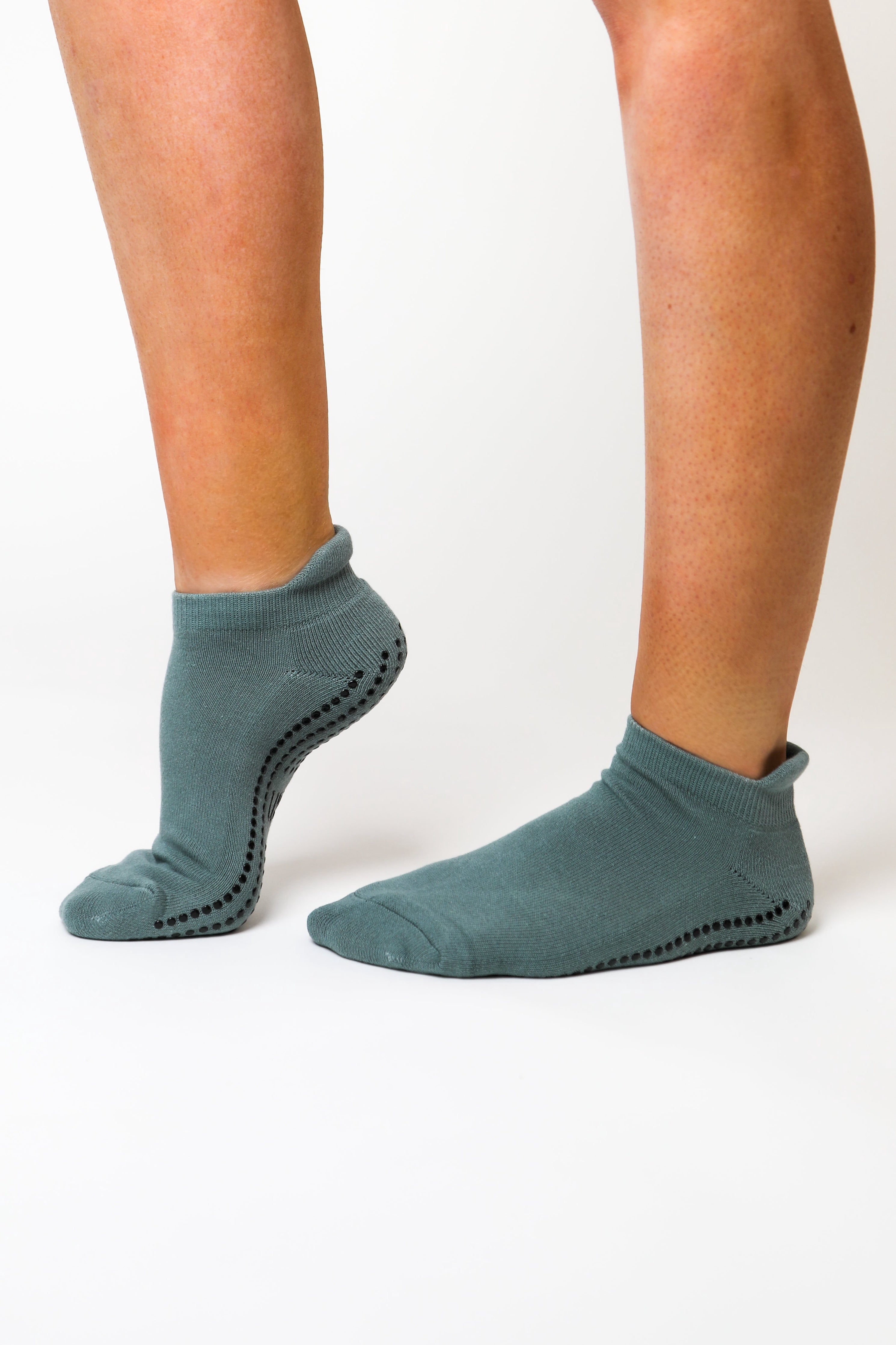 LIGN Unisex Low Rise Grip Socks - Ocean Grey