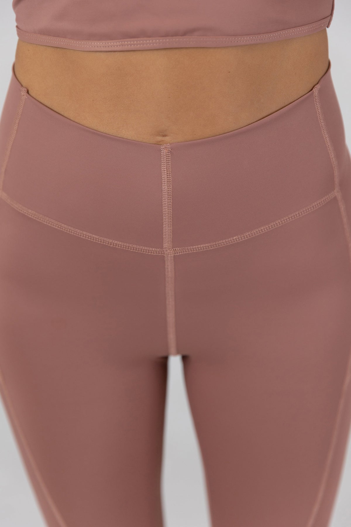 Sculpted V-Waist Legging