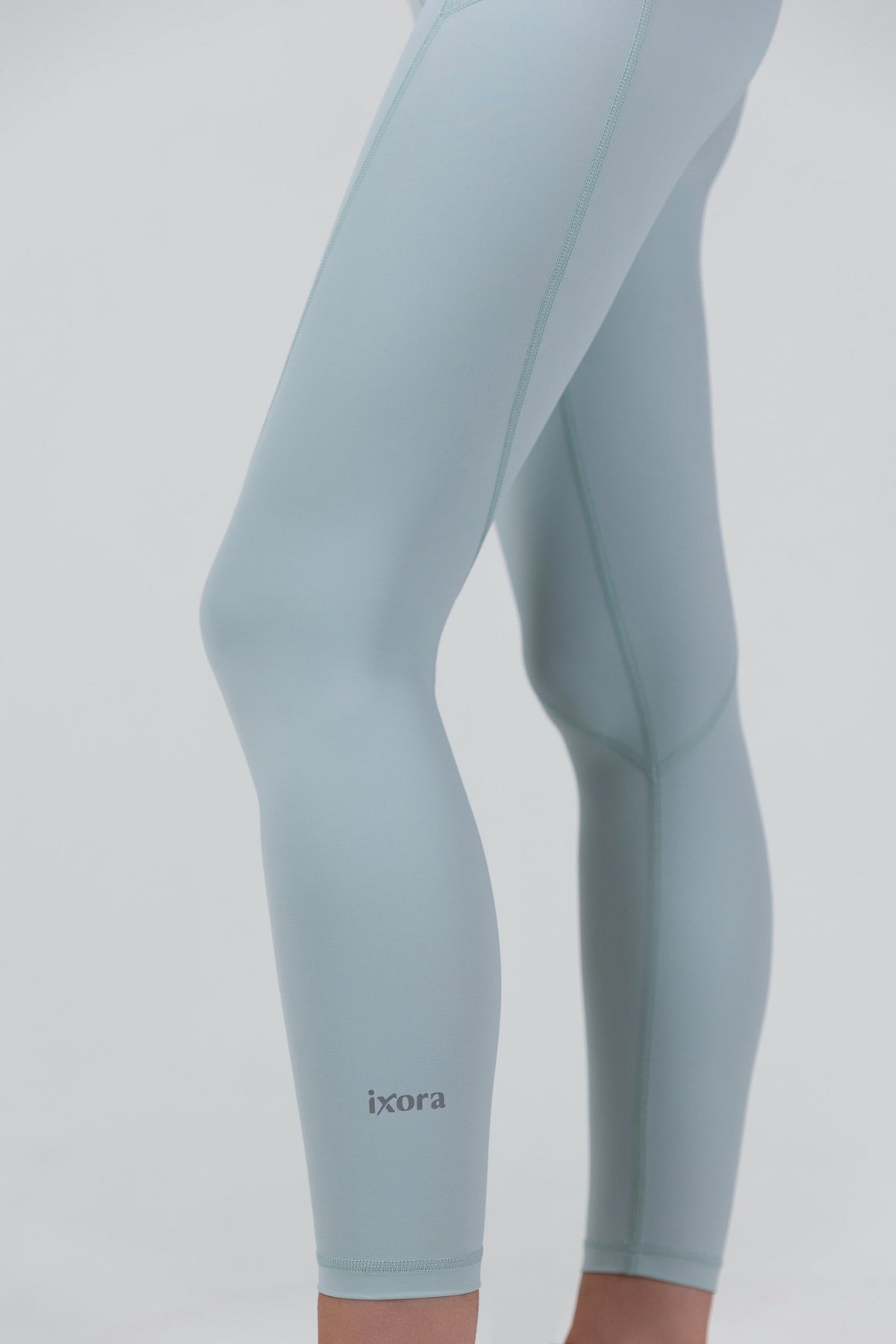 Sculpted V-Waist Legging