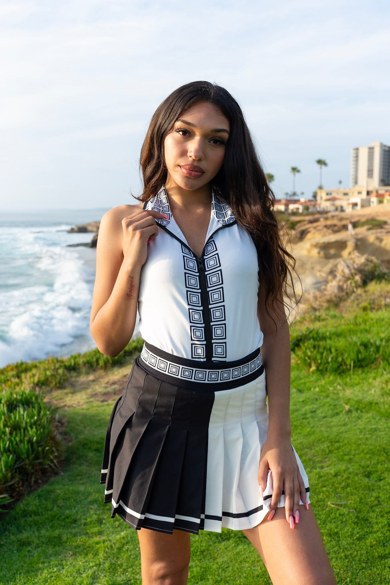 Victory Link Skirt | Black & White