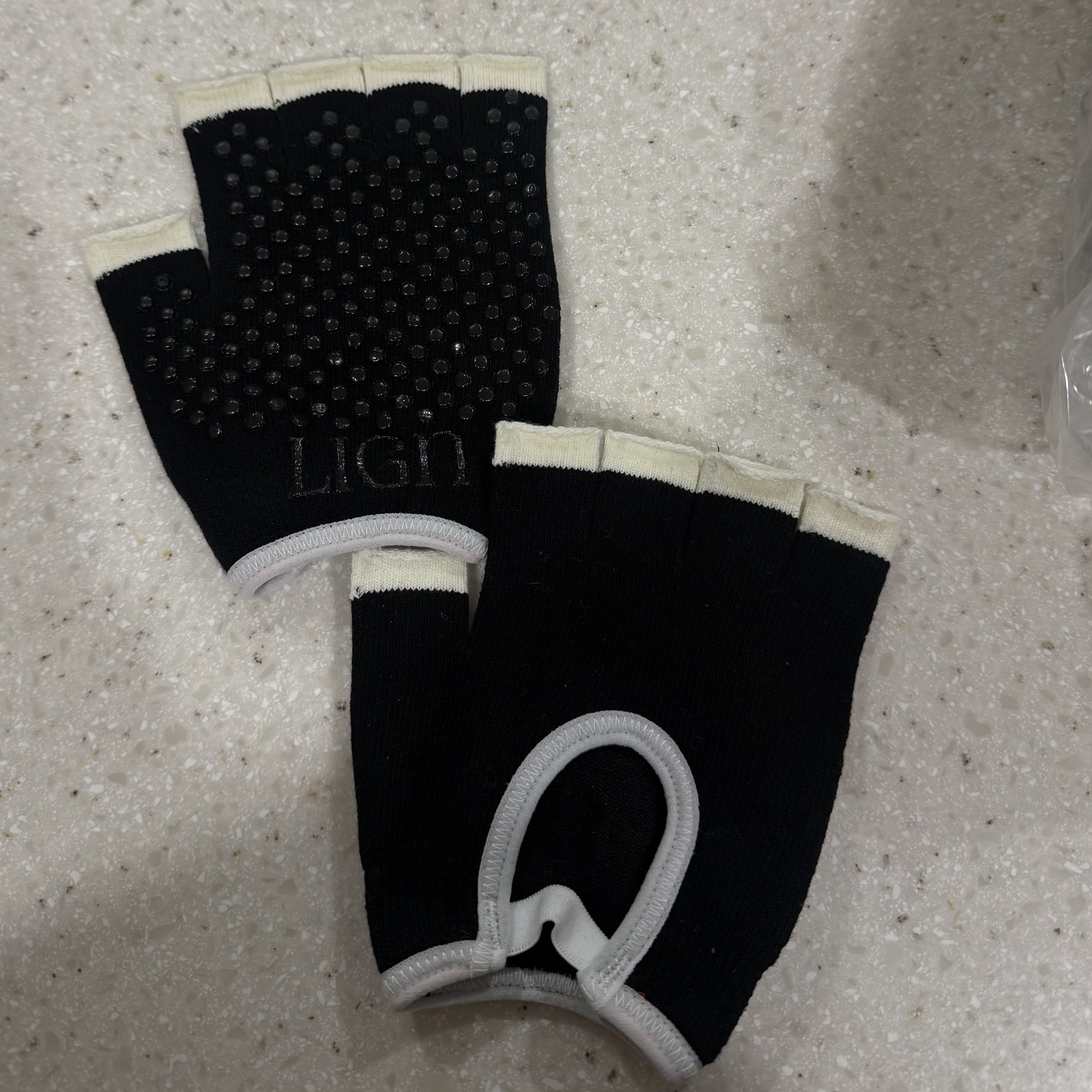 LIGN Black & Cream Grip Gloves