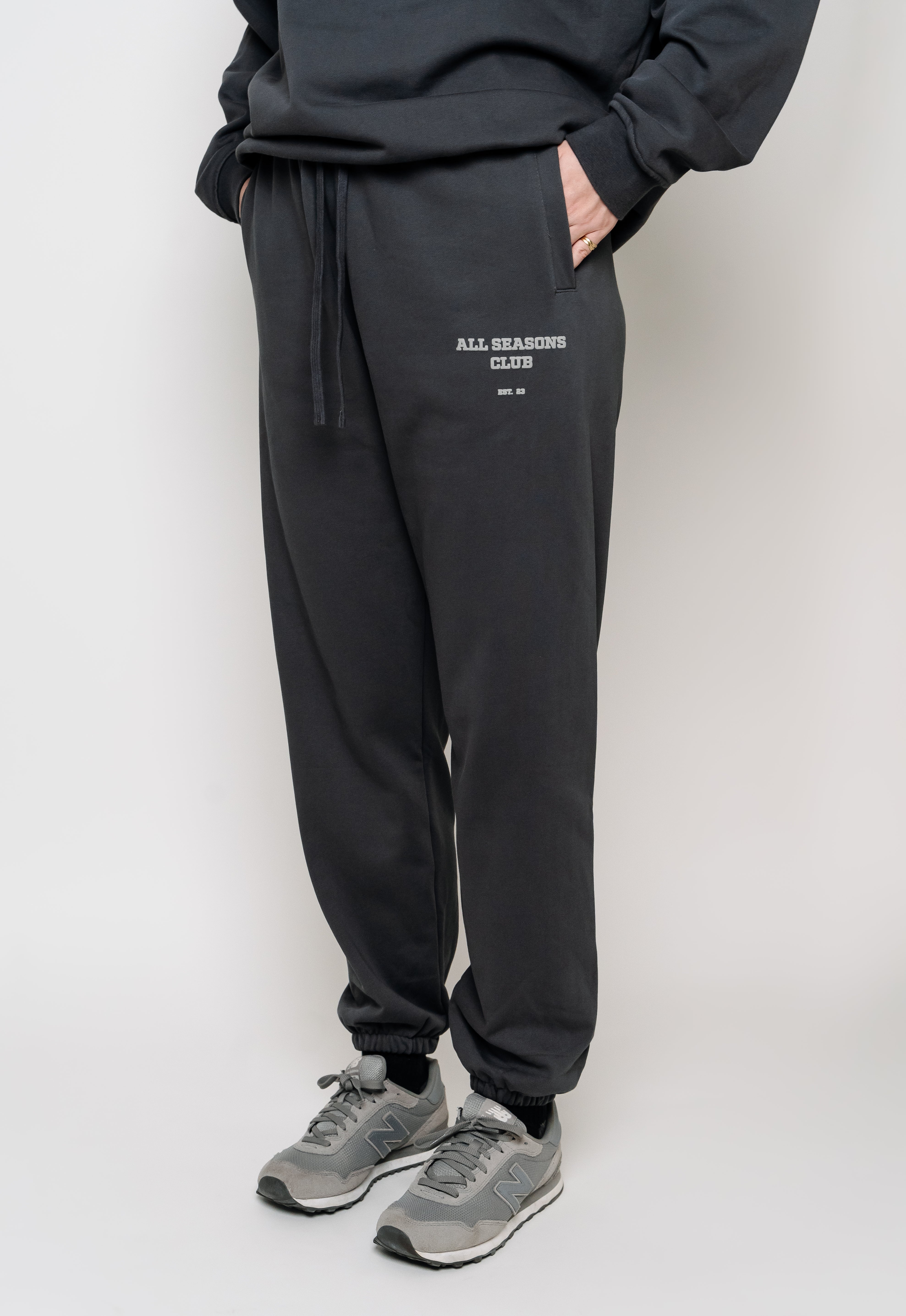 All Seasons Club Sweatpants Midnight - Avenue Athletica