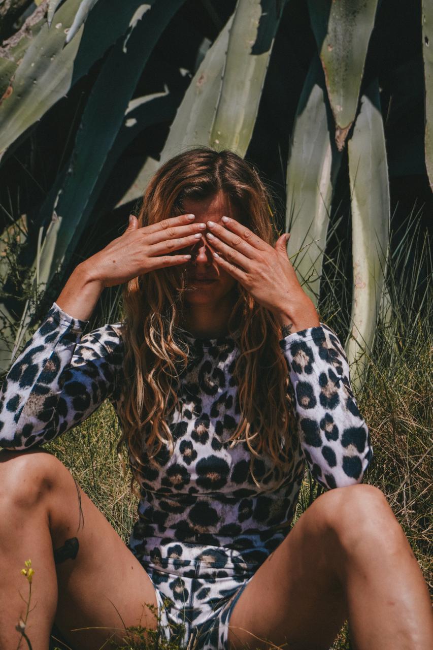 L’Essence Du Léopard - Long Sleeve Crop Top
