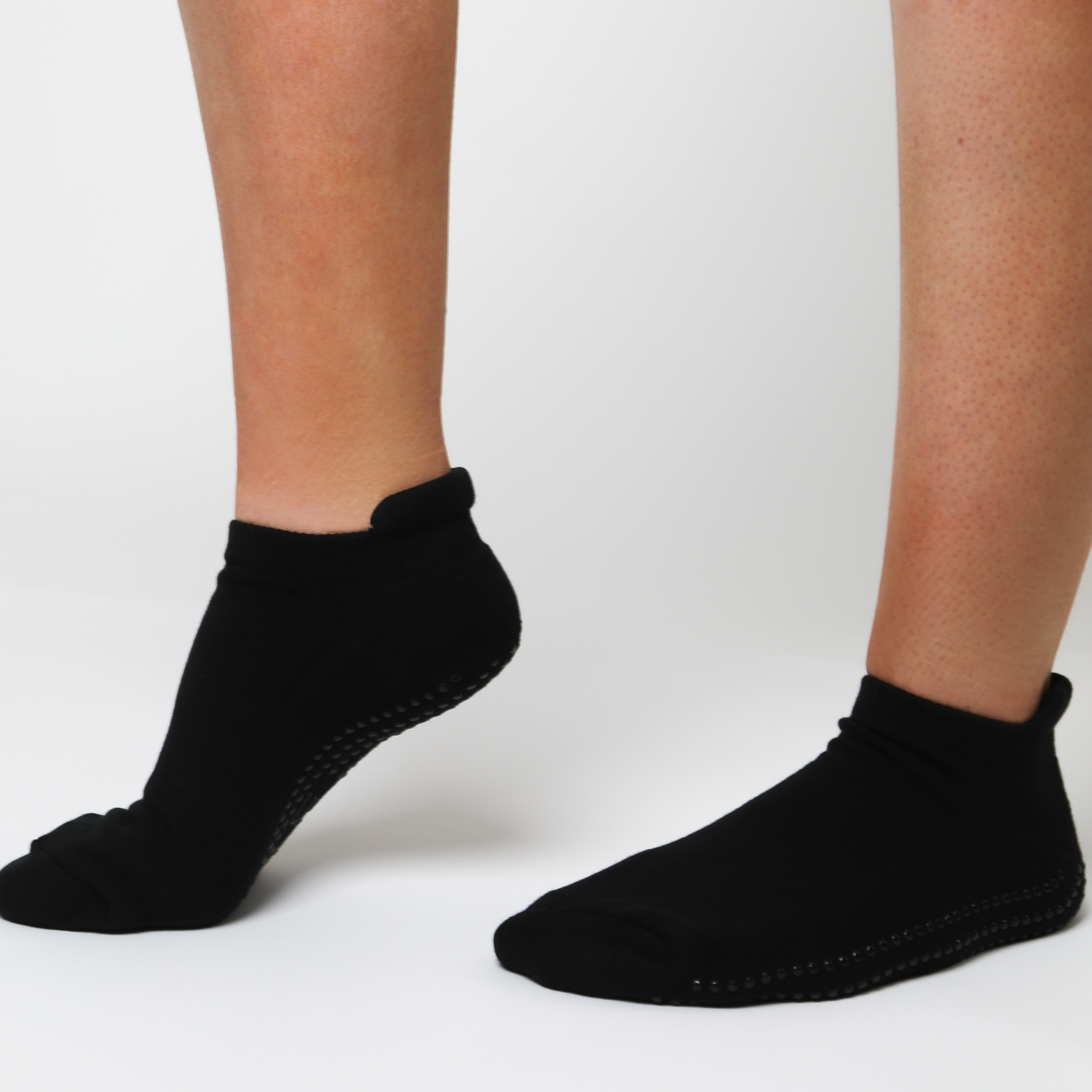 LIGN Unisex Low Rise Grip Socks - Black