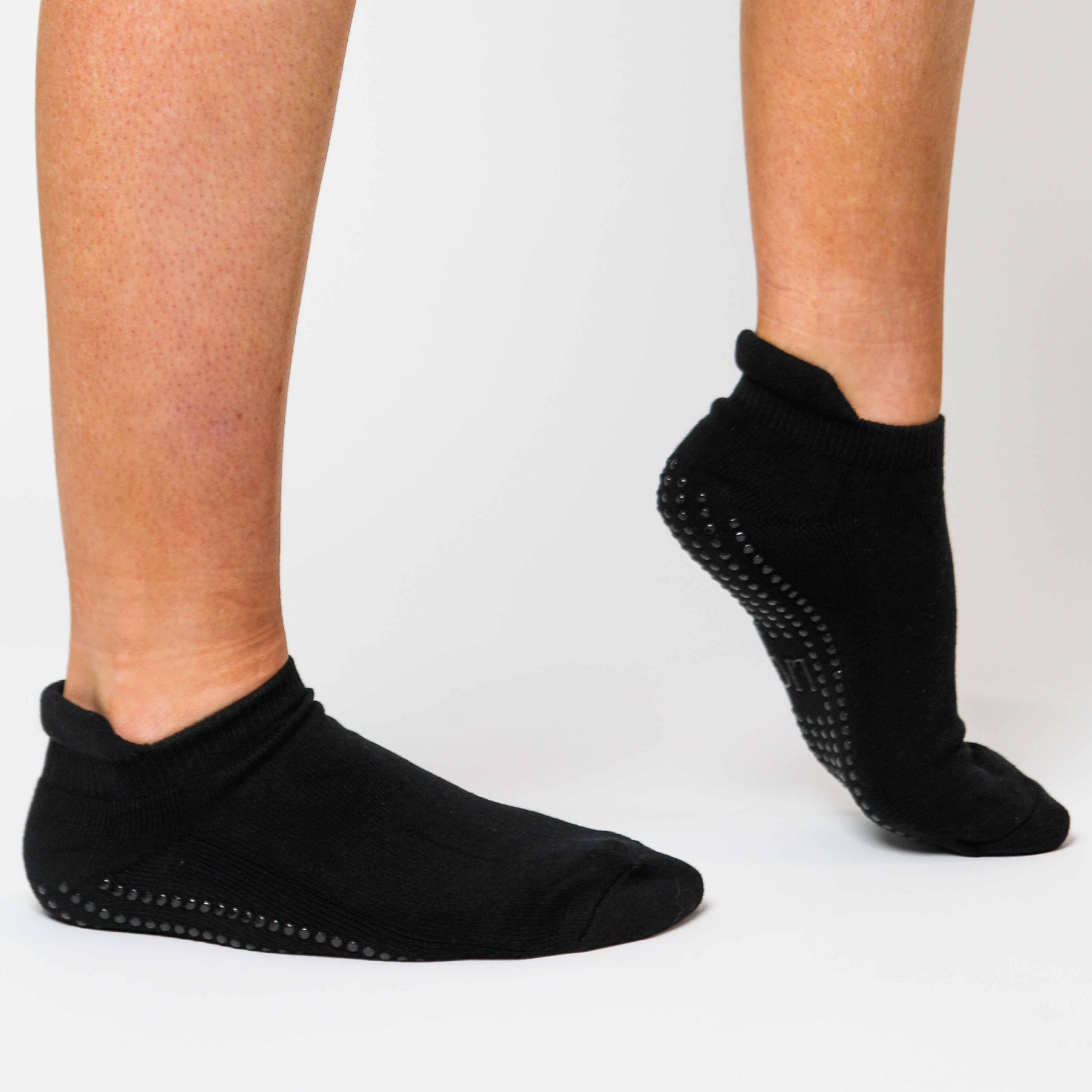 LIGN Unisex Low Rise Grip Socks - Black
