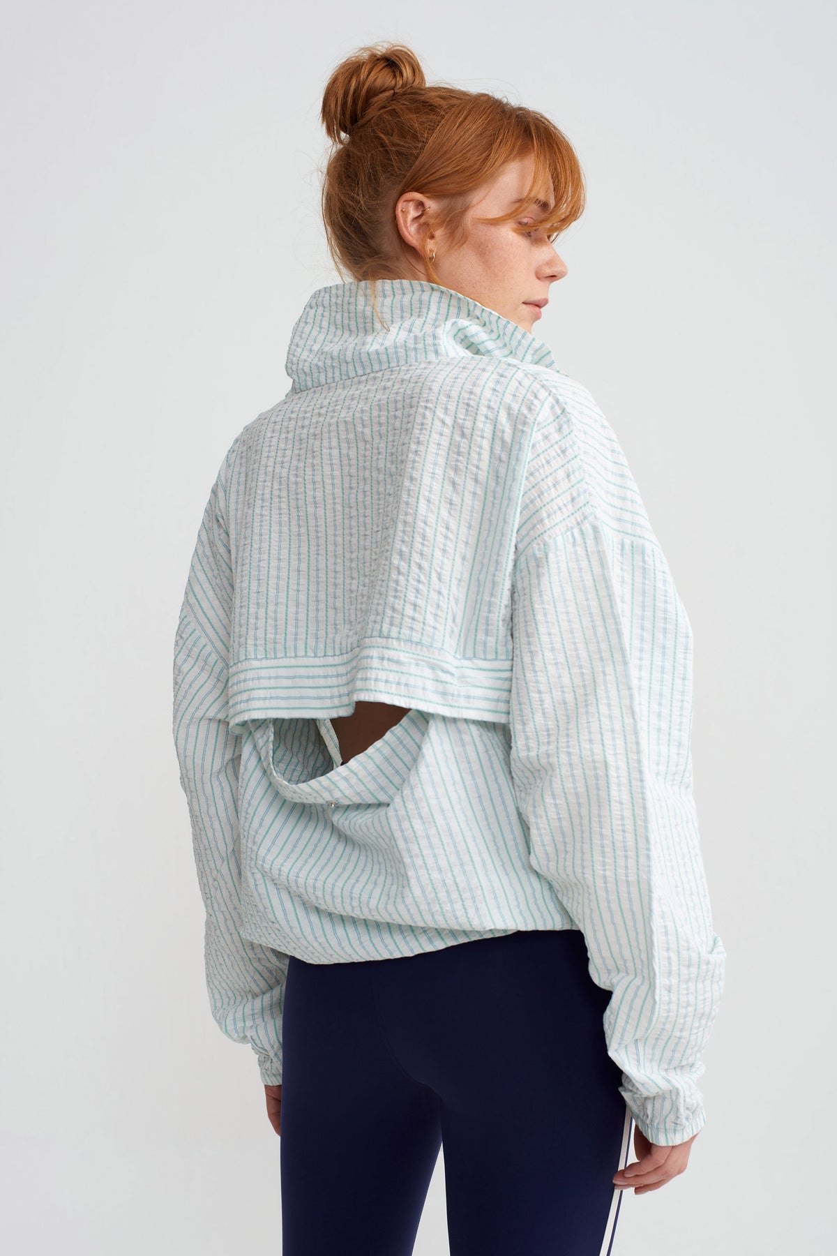 KRINKLE SWEATSHIRT – Seersucker – WHITE STRIPED