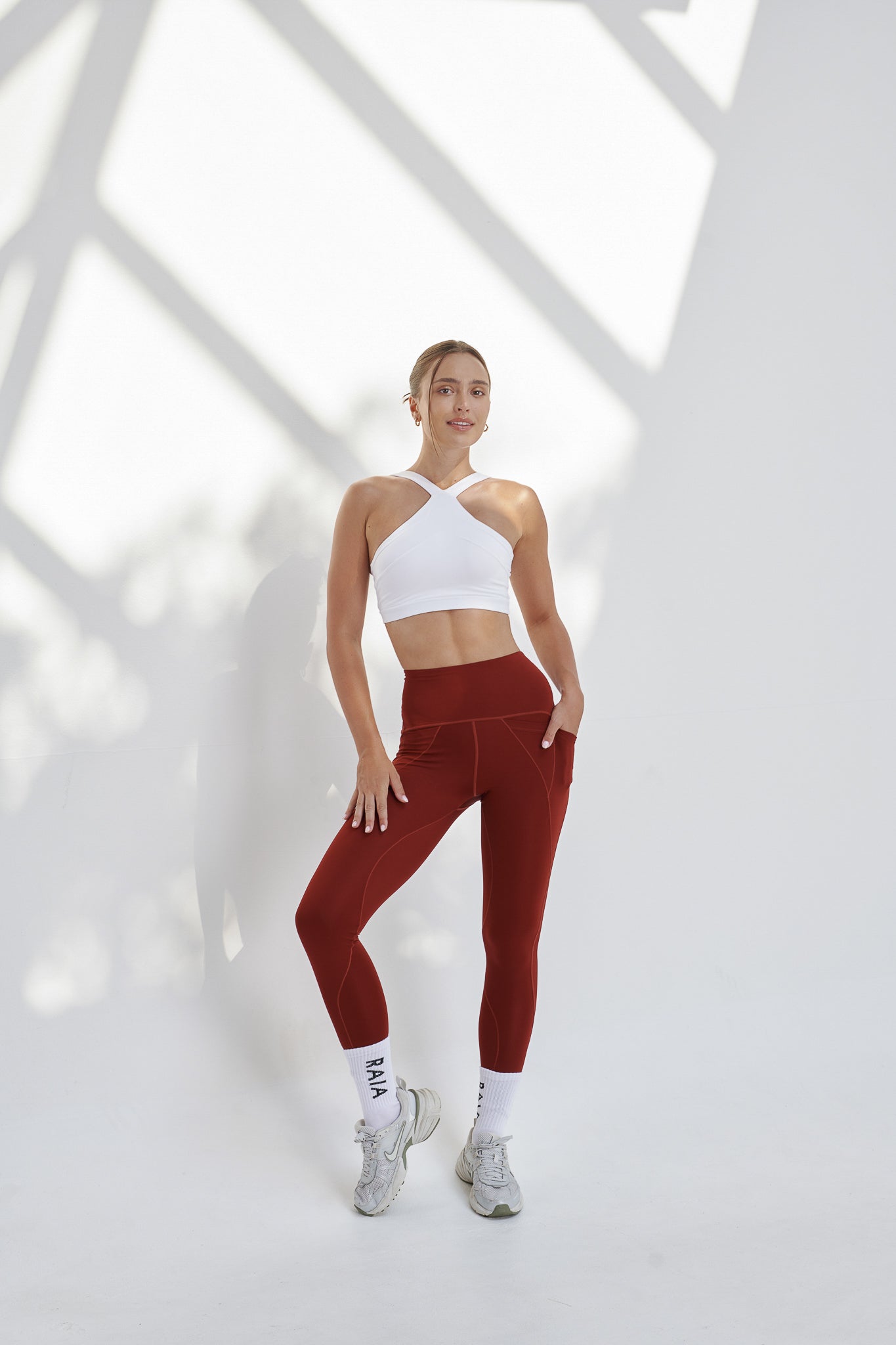 New AirRise Convertible v Neck Sports Bra - White