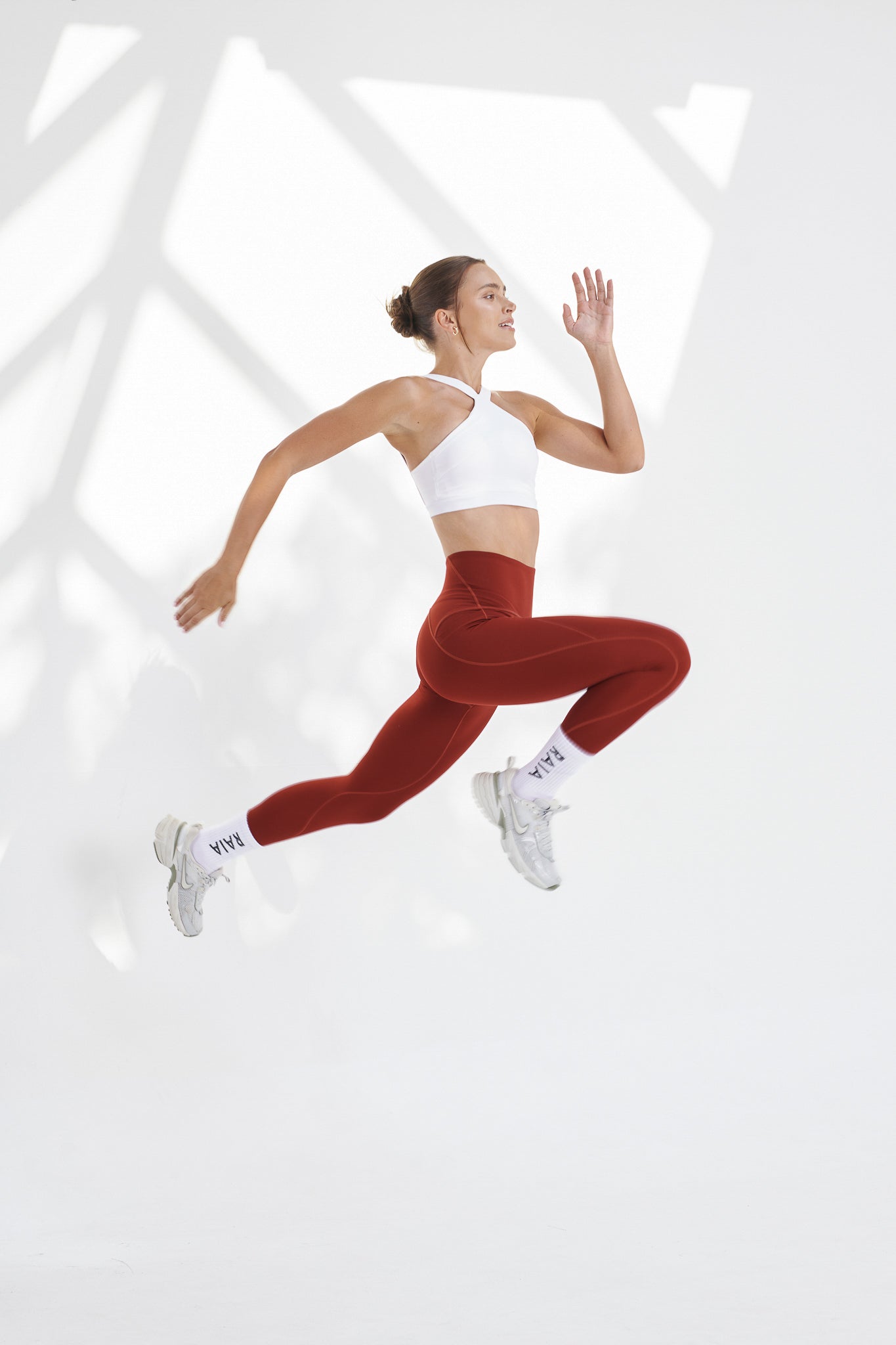 New AirRise Convertible v Neck Sports Bra - White