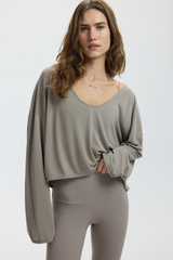 STUDIO LONGSLEEVE TOP - PEBBLE