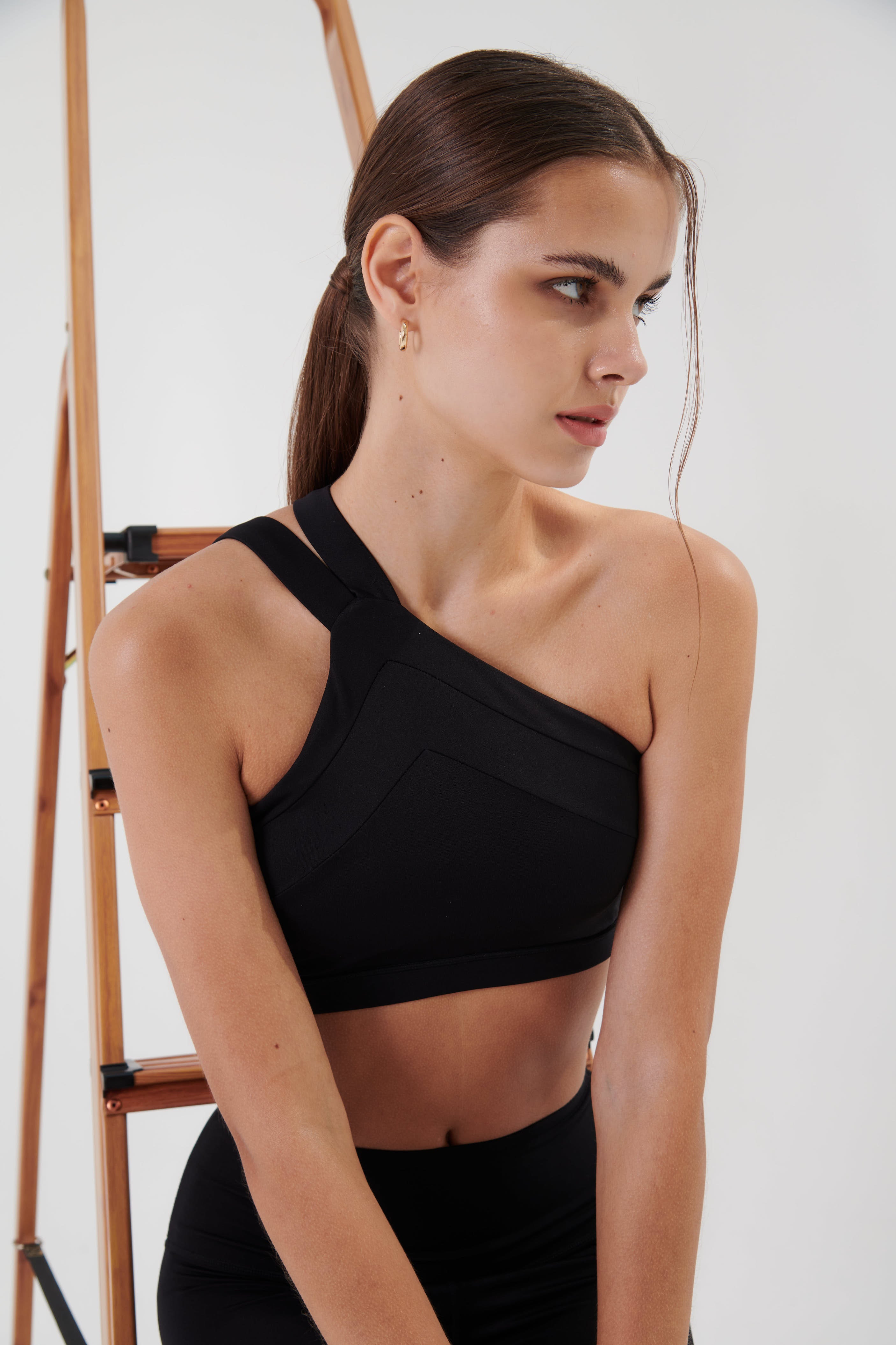 AirRise Convertible v Neck Sports Bra - Wine Red