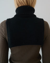 Pynė: Black Alpaca Wool Neckwarmer