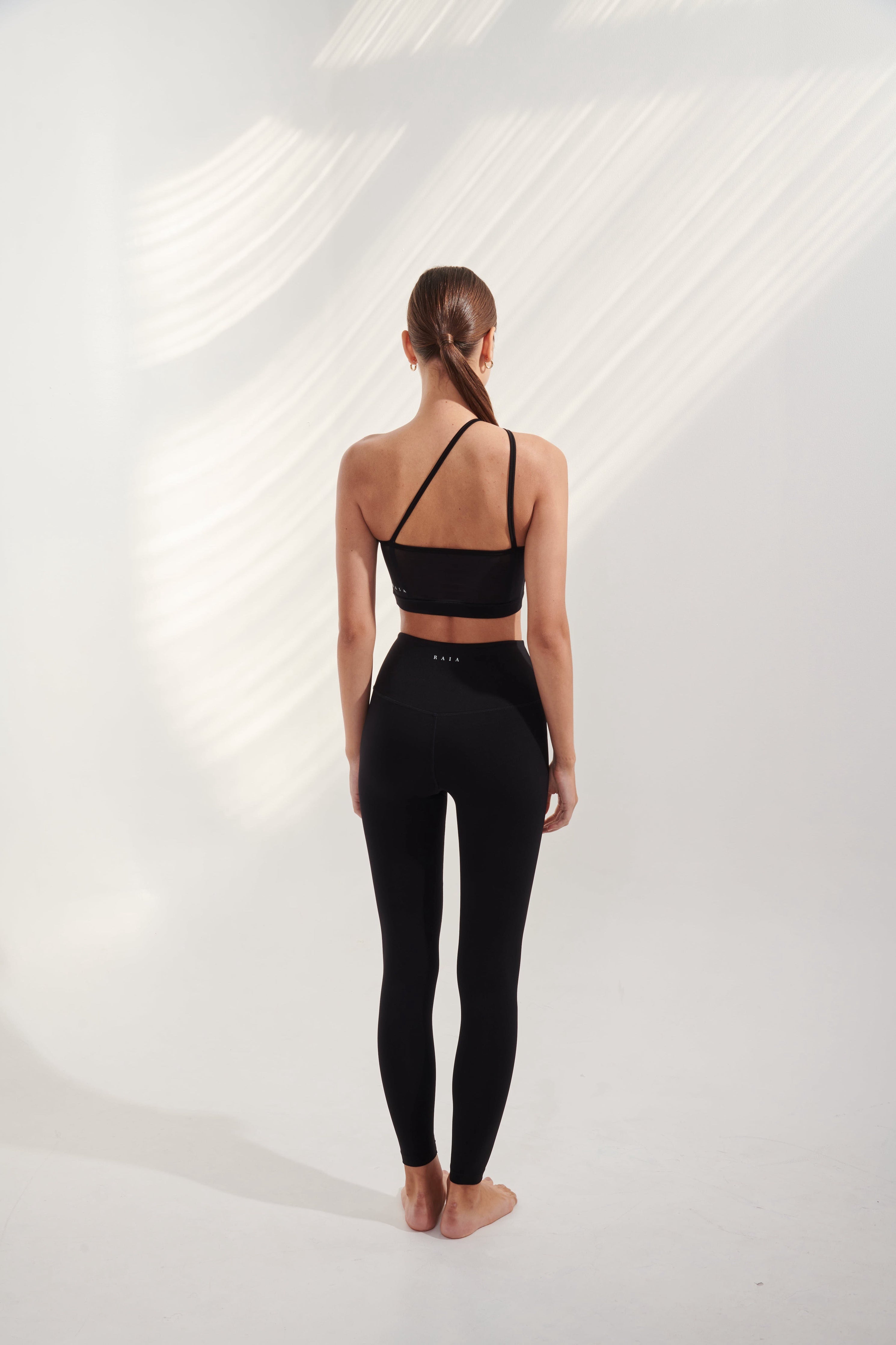 AirRise Mesh Convertible Neck Sports Bra - Black