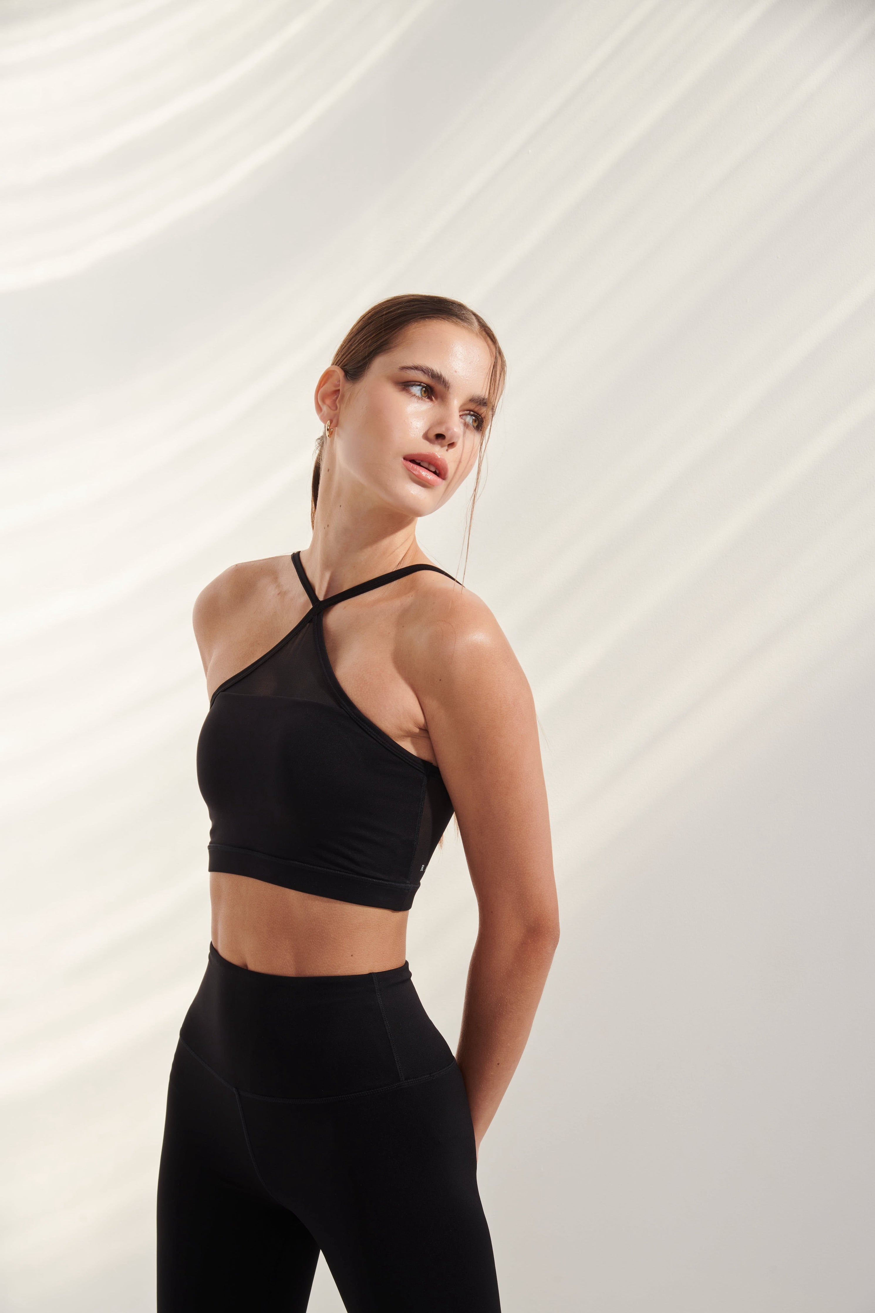AirRise Mesh Convertible Neck Sports Bra - Black